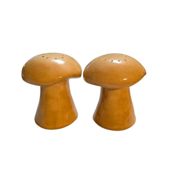 Vintage Large Mushrooms Ceramic Salt Pepper Shakers Kitsch Decor Mod MCM - Picture 3 of 4